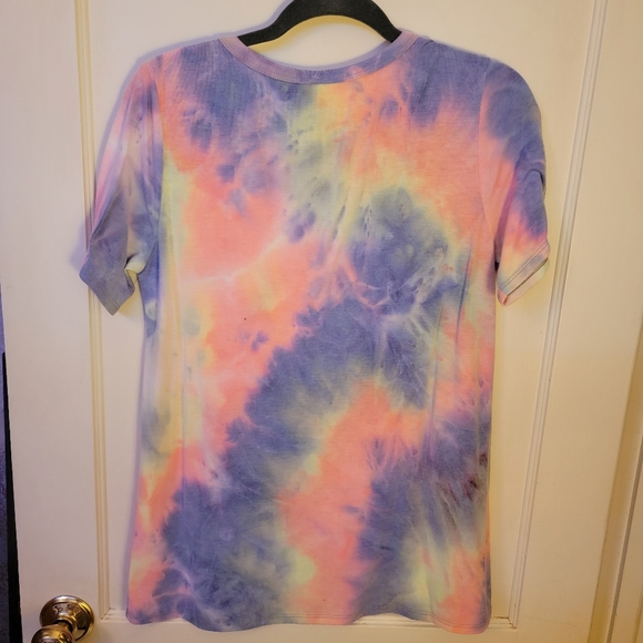 💜4/$25💜 Tie Dye Cutout Top - Picture 2 of 3